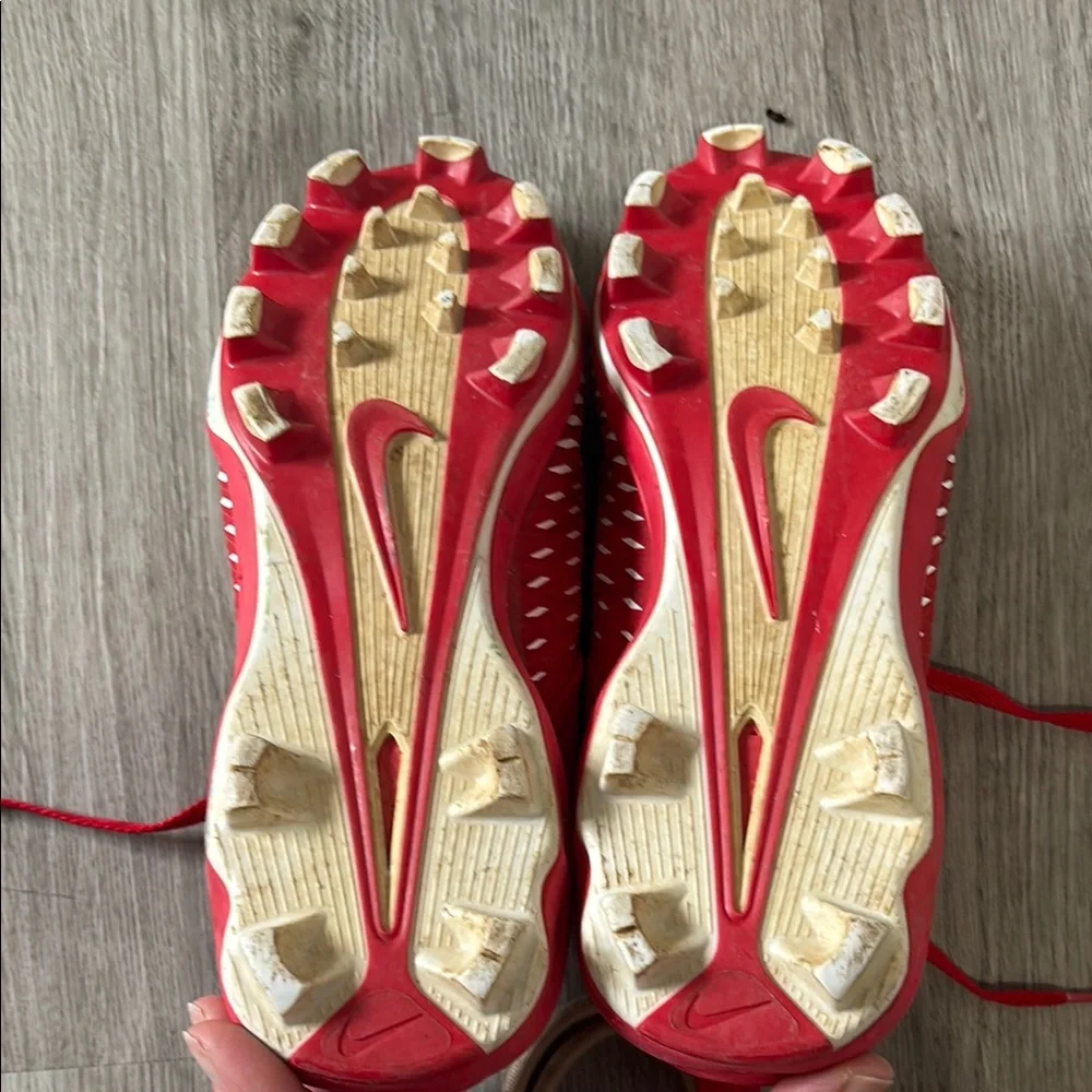 Red Nike cleats size 5y - Picture 6 of 7